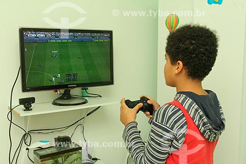  Boy playing videogame  - Rio de Janeiro city - Rio de Janeiro state (RJ) - Brazil