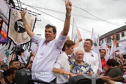  Fernando Haddad - presidential candidate for the Workers Party (PT) - during motorcade - slum of Heliopolis  - Sao Paulo city - Sao Paulo state (SP) - Brazil