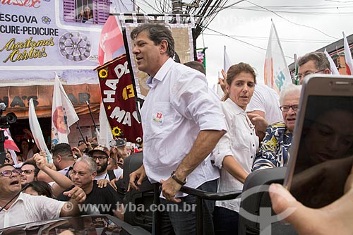  Detail of Fernando Haddad - presidential candidate for the Workers Party (PT) - during motorcade - slum of Heliopolis  - Sao Paulo city - Sao Paulo state (SP) - Brazil