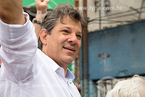  Detail of Fernando Haddad - presidential candidate for the Workers Party (PT) - during motorcade - slum of Heliopolis  - Sao Paulo city - Sao Paulo state (SP) - Brazil