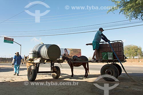  Men with wagon - supplying water tank to sell  - Quixada city - Ceara state (CE) - Brazil