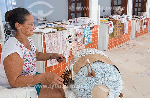  Woman weaving inside of the Luiza Tavora Lacemakers Center  - Aquiraz city - Ceara state (CE) - Brazil