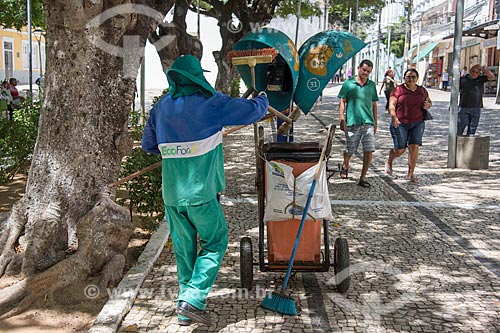  Street sweeper cleaning the Martyrs Square (1864) - also known as Passeio Publico  - Fortaleza city - Ceara state (CE) - Brazil