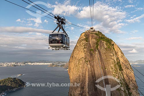  Cable car making the crossing between the Urca Mountain and Sugarloaf  - Rio de Janeiro city - Rio de Janeiro state (RJ) - Brazil