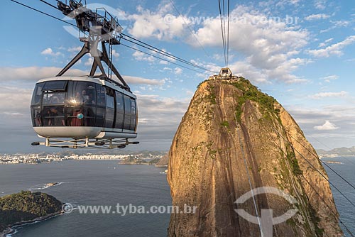  Cable car making the crossing between the Urca Mountain and Sugarloaf  - Rio de Janeiro city - Rio de Janeiro state (RJ) - Brazil