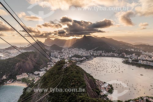  View of Botafogo Bay from the Sugarloaf mirante with the Christ the Redeemer in the background during the sunset  - Rio de Janeiro city - Rio de Janeiro state (RJ) - Brazil