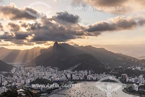  View of Botafogo Bay from the Sugarloaf mirante with the Christ the Redeemer in the background during the sunset  - Rio de Janeiro city - Rio de Janeiro state (RJ) - Brazil