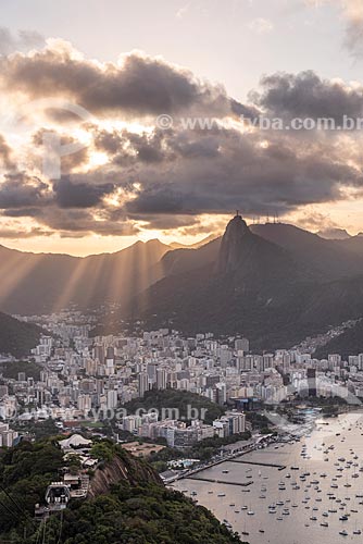  View of Botafogo Bay from the Sugarloaf mirante with the Christ the Redeemer in the background during the sunset  - Rio de Janeiro city - Rio de Janeiro state (RJ) - Brazil