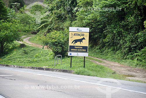  Plaque indicating crossing area of wild animals - kerbside of the Washington Luís Highway (BR-040)  - Petropolis city - Rio de Janeiro state (RJ) - Brazil