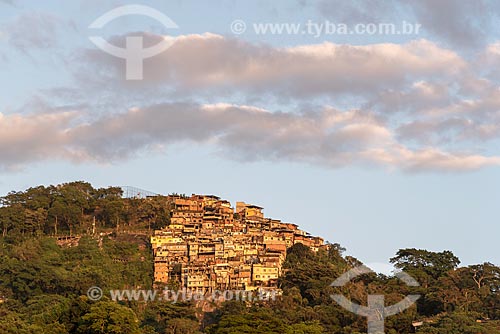  General view of the Morro dos Prazeres slum during the sunset  - Rio de Janeiro city - Rio de Janeiro state (RJ) - Brazil