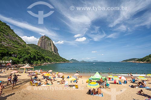  Bathers - Vermelha Beach (Red Beach) waterfront with the Sugarloaf in the background  - Rio de Janeiro city - Rio de Janeiro state (RJ) - Brazil