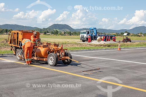  Labourers of the Municipality of Marica doing the road signaling paint - runway of the Laelio Baptista Airport - also known as Marica Airport  - Marica city - Rio de Janeiro state (RJ) - Brazil