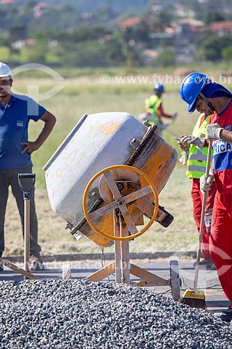  Detail of concrete mixer during work - runway of the Laelio Baptista Airport - also known as Marica Airport  - Marica city - Rio de Janeiro state (RJ) - Brazil