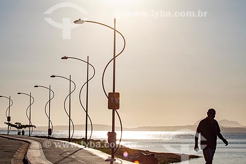  People walking on Aracatiba Lagoon waterfront during the sunset  - Marica city - Rio de Janeiro state (RJ) - Brazil