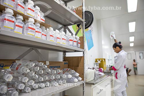  Serum bottles on the shelf and nurse - medication and nebulization room of the Emergency Unit of Inoa (UPA)  - Marica city - Rio de Janeiro state (RJ) - Brazil