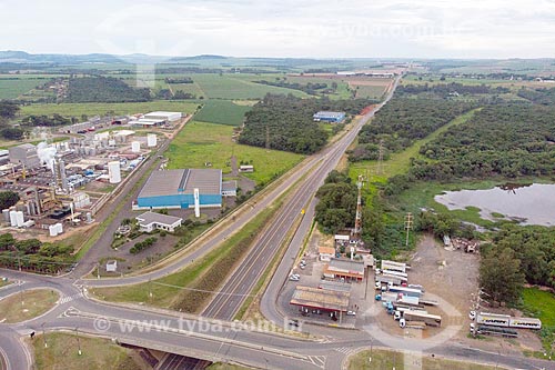  Picture taken with drone of the industrial pole of Rio Claro city with the Irineu Penteado Highway (SP-191)  - Rio Claro city - Sao Paulo state (SP) - Brazil
