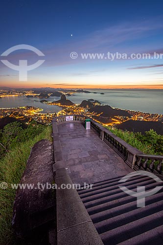  View of Sugarloaf and Botafogo Bay from Christ the Redeemer mirante during the dawn  - Rio de Janeiro city - Rio de Janeiro state (RJ) - Brazil