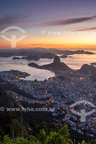  View of Sugarloaf and Botafogo Bay from Christ the Redeemer mirante during the dawn  - Rio de Janeiro city - Rio de Janeiro state (RJ) - Brazil