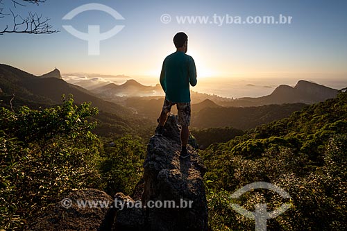  Man observing view - Rock of Proa (Rock of Prow) during the dawn  - Rio de Janeiro city - Rio de Janeiro state (RJ) - Brazil