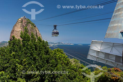  Cable car making the crossing between the Urca Mountain and Sugarloaf  - Rio de Janeiro city - Rio de Janeiro state (RJ) - Brazil