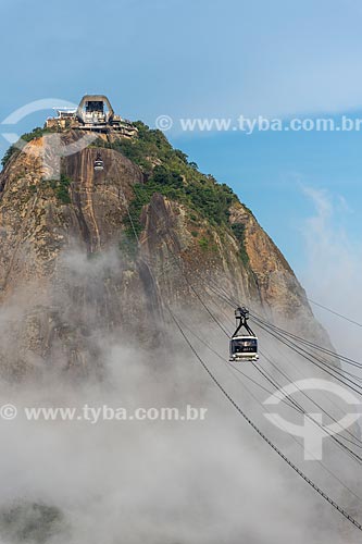  Cable car making the crossing between the Urca Mountain and Sugarloaf  - Rio de Janeiro city - Rio de Janeiro state (RJ) - Brazil