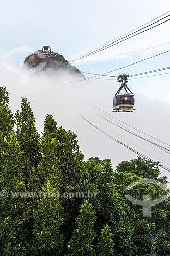  Cable car making the crossing between the Urca Mountain and Sugarloaf  - Rio de Janeiro city - Rio de Janeiro state (RJ) - Brazil