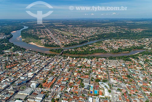  Picture taken with drone of the Barra do Garcas city with the bridge BR-070 highway and the cities of Pontal do Araguaia and Aragarcas in the background - natural boundary between Mato Grosso and Goias states  - Barra do Garcas city - Mato Grosso state (MT) - Brazil