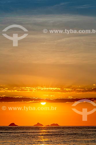  View of the sunset from Ipanema Beach with the Natural Monument of Cagarras Island in the background  - Rio de Janeiro city - Rio de Janeiro state (RJ) - Brazil