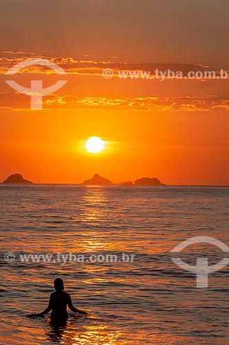  Bathers - Ipanema Beach during the sunset with the Natural Monument of Cagarras Island in the background  - Rio de Janeiro city - Rio de Janeiro state (RJ) - Brazil
