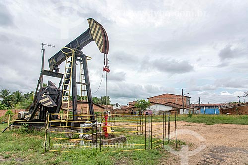  Beam pumping suction - also known as Cavalo de pau (wooden horse) - extracting petroleum urban perimeter of Riachuelo city  - Riachuelo city - Sergipe state (SE) - Brazil