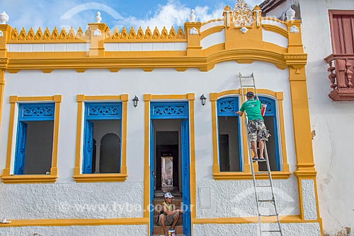  Historic house being painted - Sao Cristovao city historic center  - Sao Cristovao city - Sergipe state (SE) - Brazil