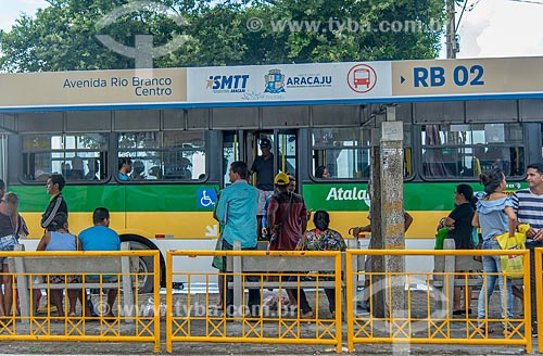  Passengers - bus stop in Ivo do Prado Avenue  - Aracaju city - Sergipe state (SE) - Brazil