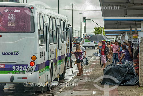  Passengers boarding - bus - Ivo do Prado Avenue  - Aracaju city - Sergipe state (SE) - Brazil