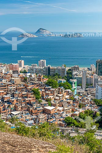  View of Cantagalo slum during the Cantagalo Hill trail with the Natural Monument of Cagarras Island in the background  - Rio de Janeiro city - Rio de Janeiro state (RJ) - Brazil