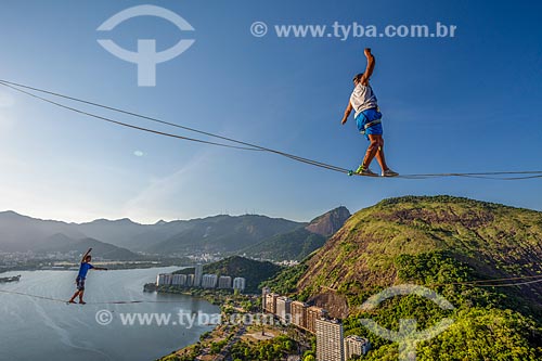  Practitioners of slackline - Cantagalo Hill  - Rio de Janeiro city - Rio de Janeiro state (RJ) - Brazil