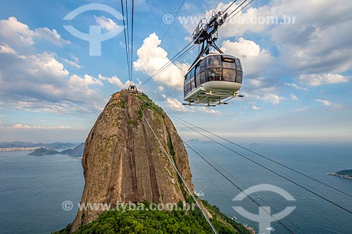  Cable car making the crossing between the Urca Mountain and Sugarloaf  - Rio de Janeiro city - Rio de Janeiro state (RJ) - Brazil