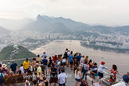  Visitors observing the landscape from Urca Mountain cable car station  - Rio de Janeiro city - Rio de Janeiro state (RJ) - Brazil