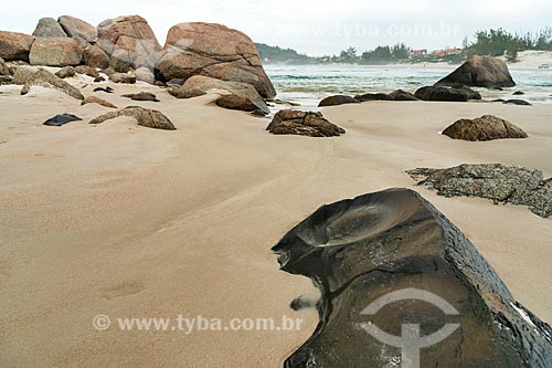 Lithic workshop - Ferrugem Beach (Rust Beach) waterfront  - Garopaba city - Santa Catarina state (SC) - Brazil