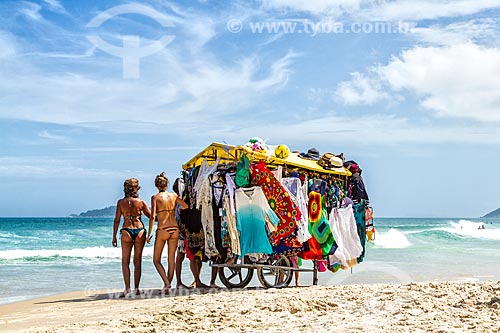  Street vendor of bathing suit and kanga beach - Acores Beach waterfront  - Florianopolis city - Santa Catarina state (SC) - Brazil