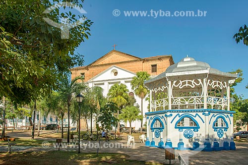  Bandstand - Tasso de Camargo Square - also known as Bandstand Square - with the Saint Anne Mother Church (1743) in the background  - Goias city - Goias state (GO) - Brazil