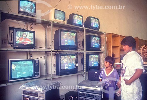  Indian of Guarani tribe looking at televisions for sale in mall - 90s  - Dourados city - Mato Grosso do Sul state (MS) - Brazil