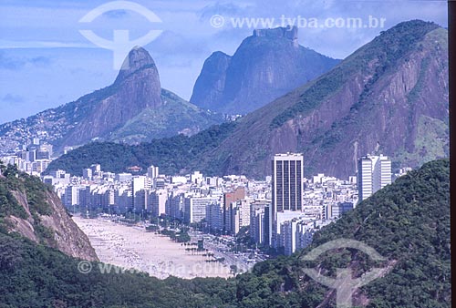  View of Copacabana neighborhood from Babilonia Mountain (Babylon Mountain) with the Morro Dois Irmaos (Two Brothers Mountain) and Rock of Gavea in the background - 2000s  - Rio de Janeiro city - Rio de Janeiro state (RJ) - Brazil