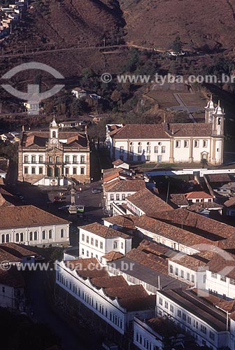  General view of the Ouro Preto city historic center with the Museum of the Inconfidencia (1780) in the background and the Our Lady of Mount Carmel Church (1756) to the right - 2000s  - Ouro Preto city - Minas Gerais state (MG) - Brazil