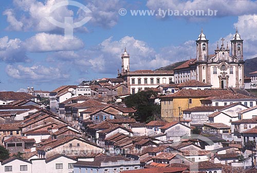  General view of the Ouro Preto city historic center with the Museum of the Inconfidencia (1780) in the background and the Our Lady of Mount Carmel Church (1756) to the right - 2000s  - Ouro Preto city - Minas Gerais state (MG) - Brazil