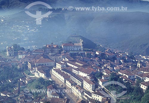  General view of the Ouro Preto city historic center with the Federal University of Ouro Preto in the background - 2000s  - Ouro Preto city - Minas Gerais state (MG) - Brazil