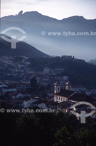  General view of the Ouro Preto city historic center with the Itacolomi Peak in the background - 2000s  - Ouro Preto city - Minas Gerais state (MG) - Brazil