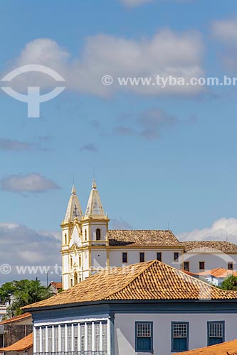  Historic house - Santa Luzia city historic center with the Saint Lucy Mother Church (1744) in the background  - Santa Luzia city - Minas Gerais state (MG) - Brazil