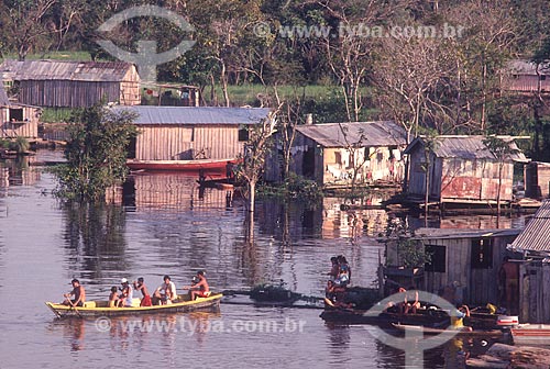  Houses - riparian community on the banks of the Solimoes River - 80s  - Amazonas state (AM) - Brazil