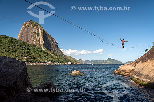  Practitioner of slackline - hill near to Vermelha Beach (Red Beach) with Sugar Loaf in the background  - Rio de Janeiro city - Rio de Janeiro state (RJ) - Brazil