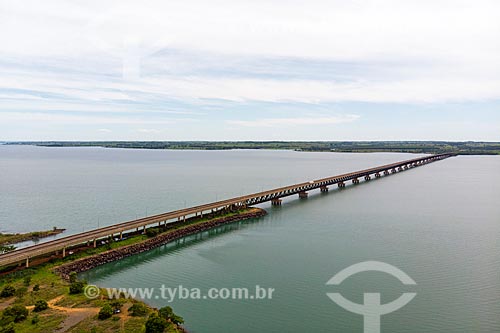 Picture taken with drone of the Roadrail Bridge (1998) - largest Brazilian river bridge (3.700 meters) - natural boundary between the states of Sao Paulo and Mato Grosso do Sul  - Aparecida do Taboado city - Mato Grosso do Sul state (MS) - Brazil